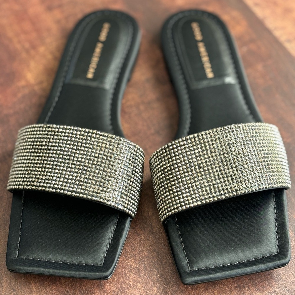 Good American Crystal Crush Standout Slide
Sandal - Picture 6 of 13